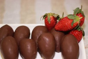 Drageados de Bombom de Morango com cacau 70 % 100grs